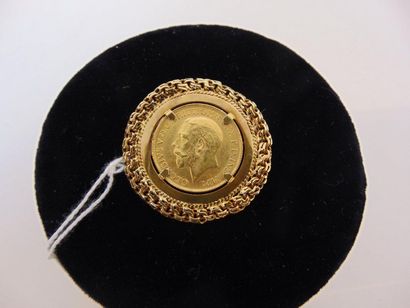 null Monnaie en or (souverain à l’effigie du roi Georges V - 1928) montée en broche,...