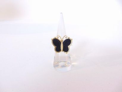 null Butterfly ring in 18 karat yellow gold and onyx, punch, t. 52, 6 g approx.