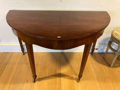 null Half moon console table, legs with casters, 19th century, mahogany wood, 73,5x129,5x68...
