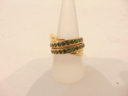 null Triple ring in 18 karat yellow gold set with emeralds, t. 59, 13 g approx.