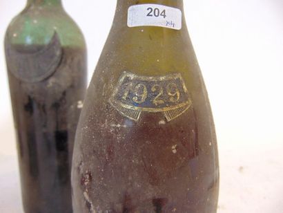 null Le Coin de l'Œnologue (four mysterious old bottles) [as is, without label].