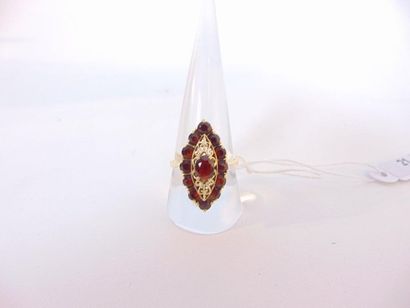 null Marquise in 18 carat yellow gold set with garnets, punch marks, t. 61, 5 g ...