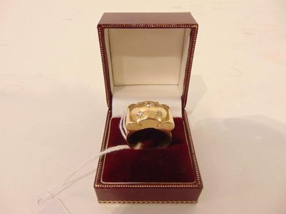 null Art Deco dome ring in 18 karat yellow gold with five diamonds, hallmark, t....
