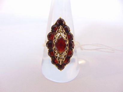 null Marquise in 18 carat yellow gold set with garnets, punch marks, t. 61, 5 g ...