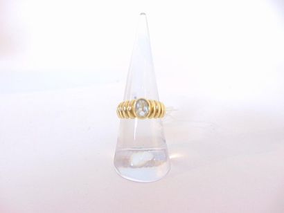 null Ring in 18 karat yellow gold set with an oval aquamarine, hallmark, t. 54, approx....