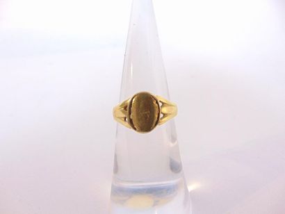 null Chevalière en or jaune et blanc 18 carats sertie d'un diamant taille ancienne,...