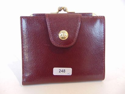 CELINE - PARIS Wallet in burgundy leather, l. 11.5 cm; a silvery pocket containing...