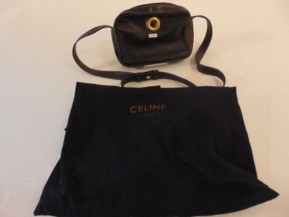 CELINE - PARIS Sac à main rectangulaire en cuir noir, avec housse, l. 22 cm [usures...