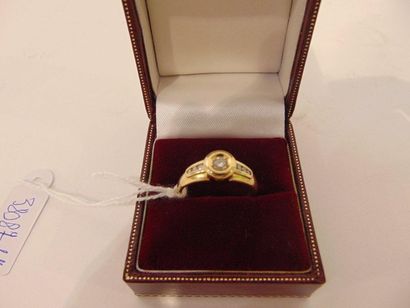 null Ring in 18 karat yellow gold set with a diamond set with brilliants, t. 58,...