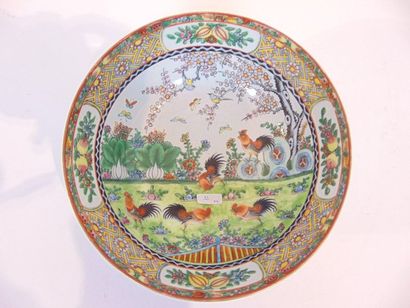 CHINE Suite of three deep plates with floral decoration in polychrome enamels known...