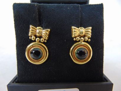 null Two pairs of 18 karat yellow gold earrings, punched, with cases, h. 2 cm and...