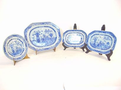 CHINE Set of three rectangular dishes (one large and a pair of small ones) and a...