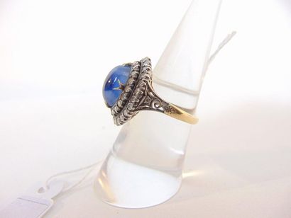 null Antique ring in 18 karat yellow gold and silver set with a Ceylon sapphire in...