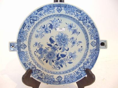 CHINE Pair of Qing dynasty / 18th-XIXth dynasty blue and white floral decoration...