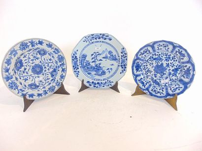 CHINE Octagonal plate with blue and white landscape decoration, Indian Companies,...