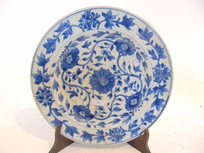 CHINE Assiette octogonale à décor d'un paysage en bleu et blanc, compagnies des Indes,...
