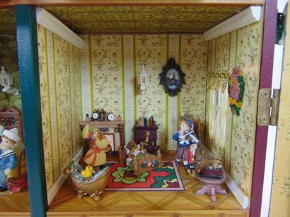null Musical doll's house, late 20th century, plastic, h. 44 cm [in working order,...