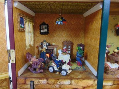 null Musical doll's house, late 20th century, plastic, h. 44 cm [in working order,...