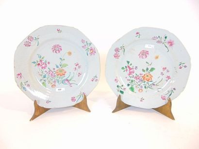 CHINE Pair of octagonal plates with floral decoration in polychrome enamels known...