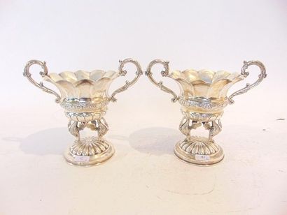 null Pair of polylobate swan cups, 19th century, silver plated metal, punches, h....