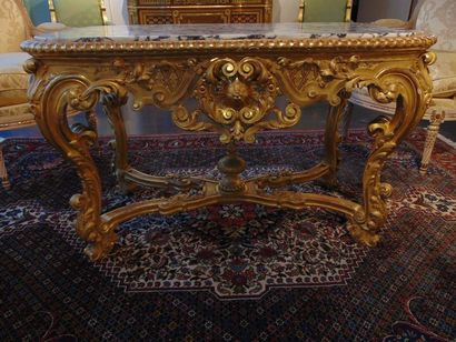 null Regency style middle table, 20th century, richly carved and gilded wood, breccia...