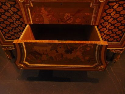 RIESENER Jean-Henri (1734-1806) [d'après] Exceptional Louis XVI style chest of drawers...