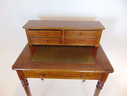 null Louis-Philippe style lady's stepped desk with five drawers, feet on casters,...