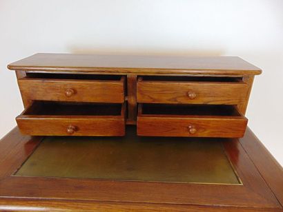 null Louis-Philippe style lady's stepped desk with five drawers, feet on casters,...