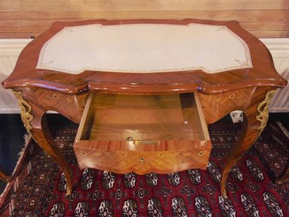 null A Louis XV style lady's desk opening with a drawer in the belt, XXth century,...