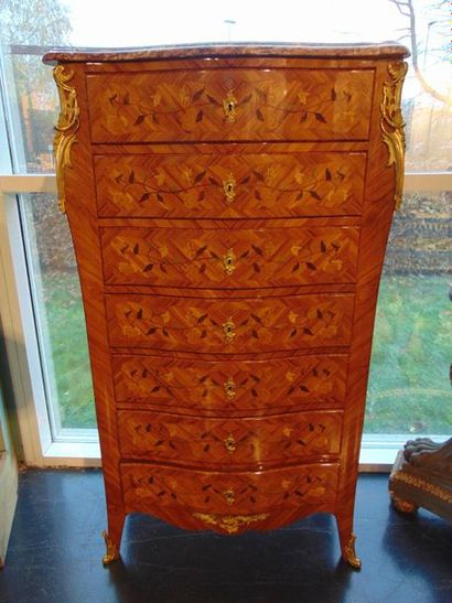 null Semainier in the Louis XV style, opening by seven drawers, XXth, veneered wood...