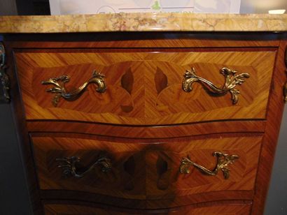 null Semainier in the Louis XV style with seven drawers, 20th century, veneered wood...