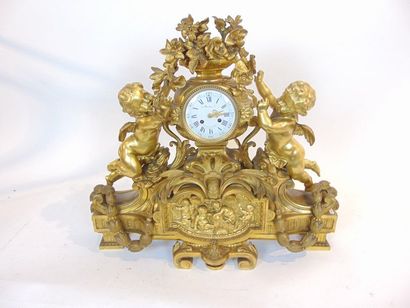 Monumentale pendule d'époque Napoléon III aux amours, fin XIXe, métal doré à légère...