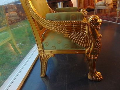 null Paire de fauteuils d'apparat de style Empire à protomés de lion ailé, XXe, bois...