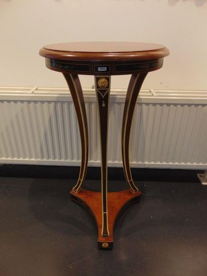null Tripod pedestal table in the Louis XVI taste, XXth, stained wood with painted...