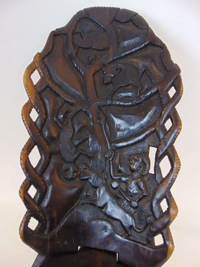 null Siège africain en bois sculpté, h. 96 cm.