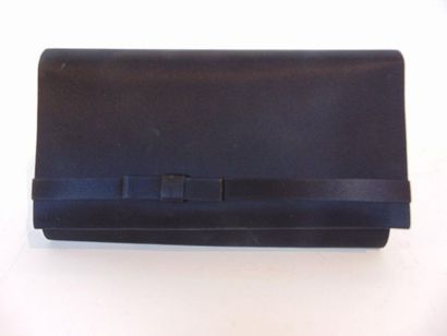 DELVAUX - BRUXELLES Navy leather pouch, l. 18.5 cm; an evening clutch is attache...