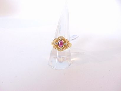 null Ring in 18 karat yellow gold set with an oval garnet and four diamonds, hallmark,...