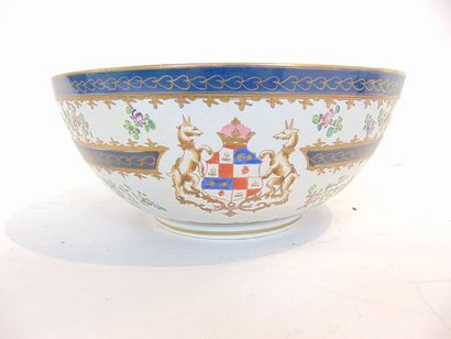 SAMSON Punch bowl with polychrome decoration in the taste of the Compagnie des Indes,...