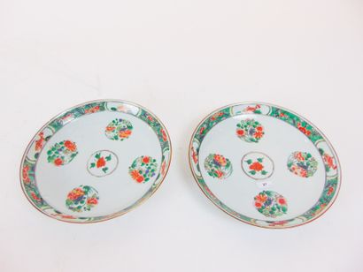 CHINE Pair of compote dishes decorated with floral medallions in polychrome enamels...