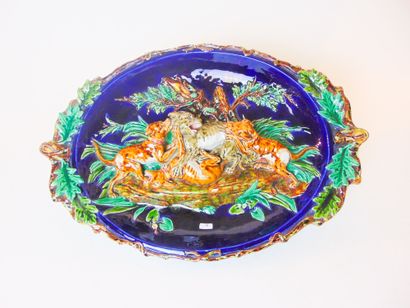 SARREGUEMINES Large decorative oval dish decorated with a hunting scene in very high...