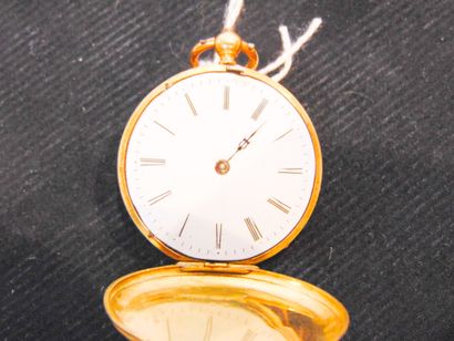 null Soap gusset watch in enamelled yellow gold set with brilliants, h. 4.5 cm, approx....