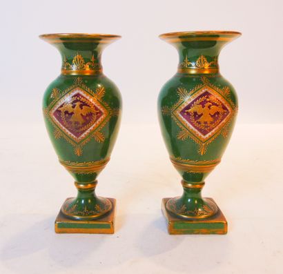 null Pair of small Empire style vases with green and gold decoration, 20th century,...