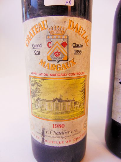BORDEAUX Rouge et blanc, neuf bouteilles :

- (MARGAUX), rouge, Château Dauzac, 5e...