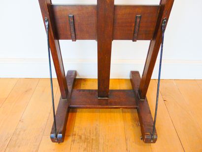 null Workshop easel, early 20th century, patinated wood, h. 142.5 cm (side jambs)...