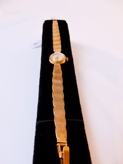 LIP Montre-bracelet de dame en or jaune (18 carats), poinçons, l. 16,5 cm, 19 g env....