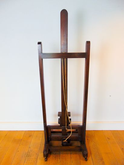 null Workshop easel with crank handle, early 20th century, patinated wood, h. 158.5...