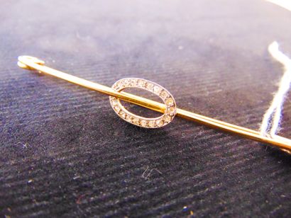 null Barrette en or jaune (18 carats) sertie d'une auréole de diamants, l. 7 cm,...