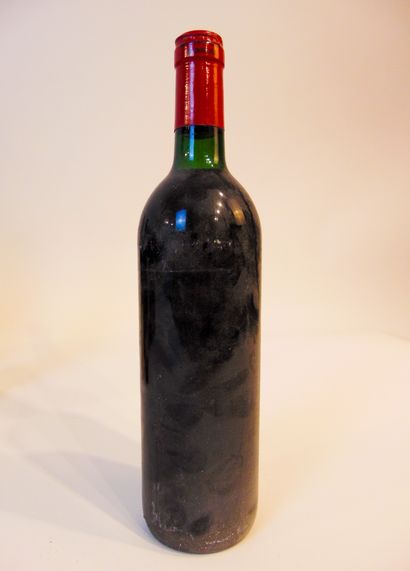 BORDEAUX Red, twelve bottles :

- (MONTAGNE-SAINT-ÉMILION), Château Beauséjour 1979,...