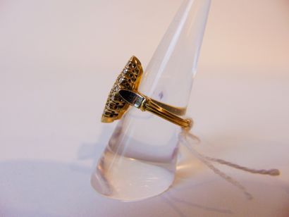 null Marquise en or jaune (18 carats) pavée de diamants, poinçons, t. 53, 5 g env....