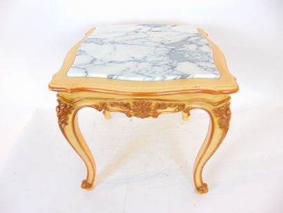 null Pair of Louis XV style square coffee tables, 20th century, carved and lacquered...